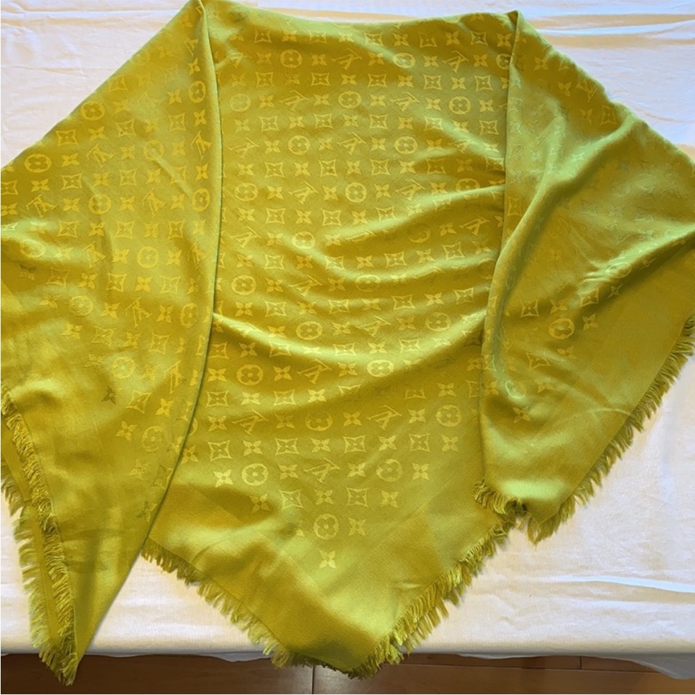 Louis Vuitton Chartreuse Monogram Shawl Wrap - Picture 3 of 4